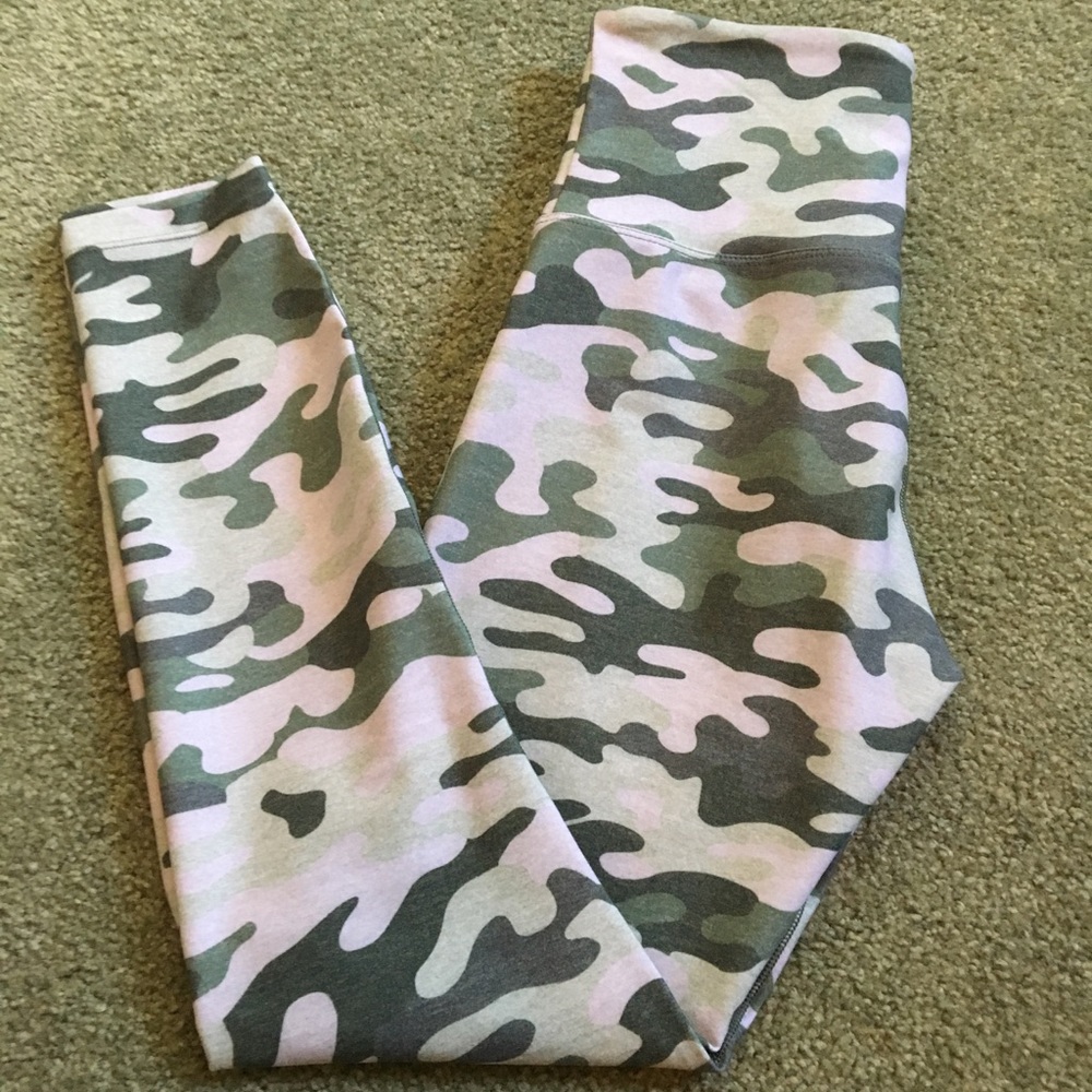 Lorna Jane Camo Print HR 7/8 Leggings